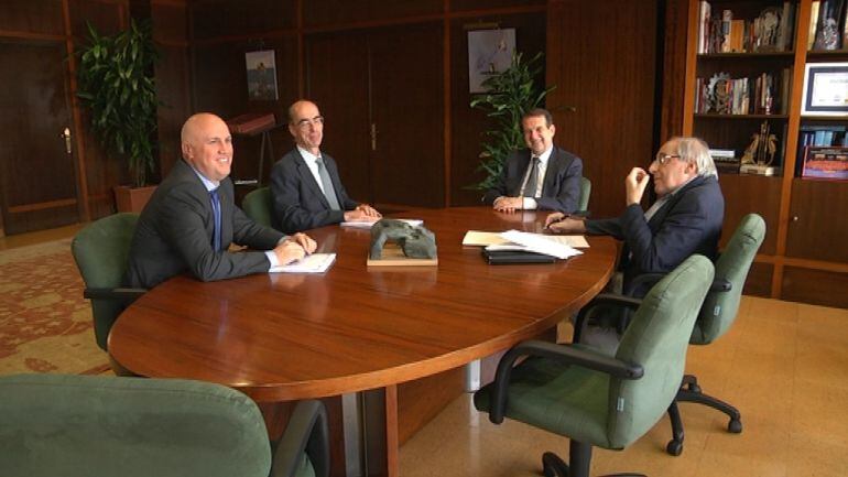 Imagen de archivo de una reunión entre Jesús Vázquez Almuíña y Abel Caballero