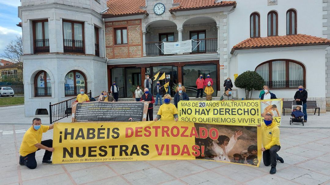 Afectados por sentencias de derribo en una concentración.