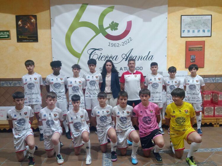 Los infantiles del Atlético Aranda 1503 FS-Bodega Tierra Aranda en las instalaciones de la bodega arandina