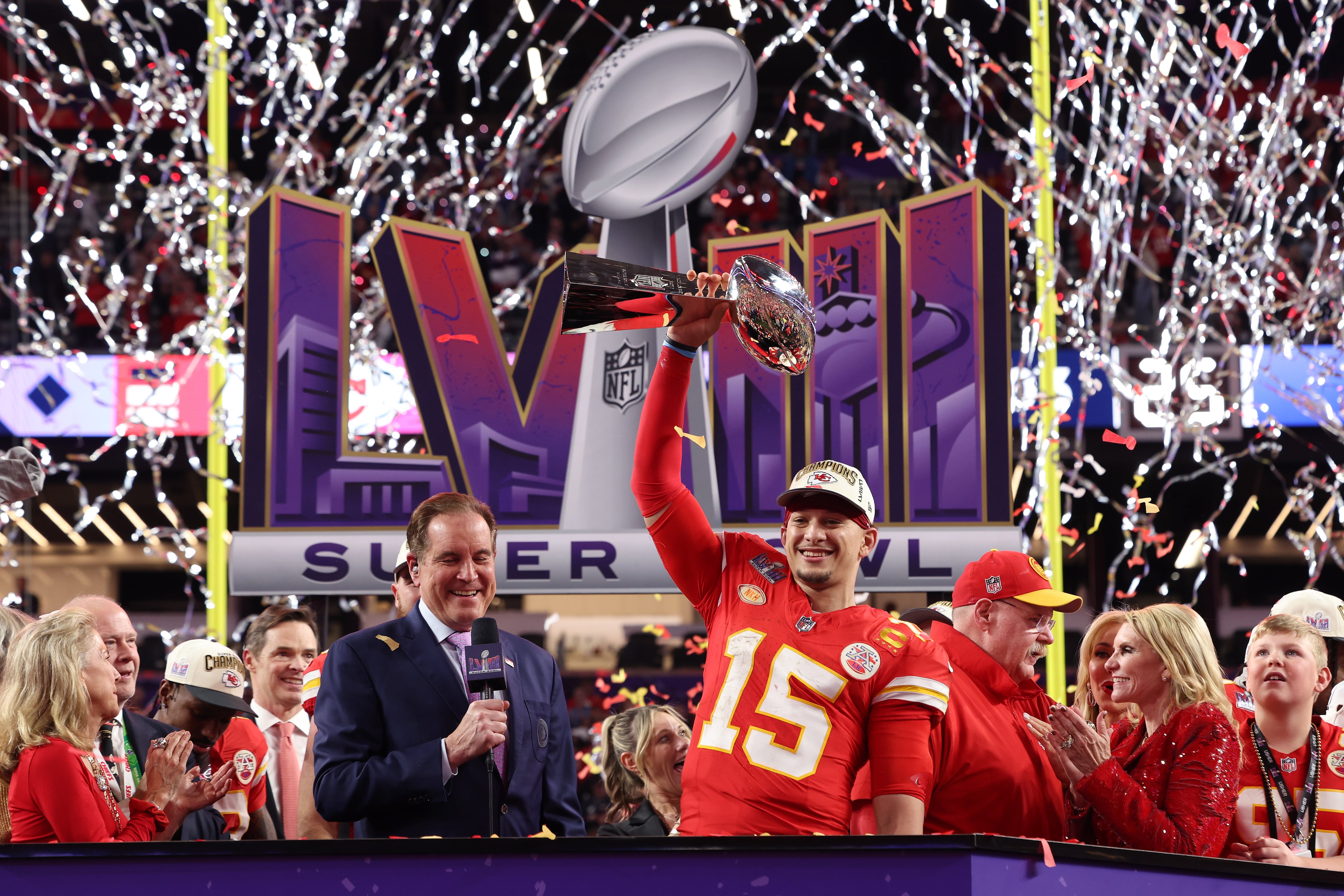 Patrick Mahomes celebra el triunfo de Kansas City Chiefs en la final de la SuperBowl 2024