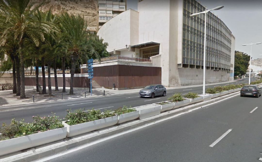 Imagen de los parterres de Juan Bautista Lafora antes de sustituirse las plantas por rosales