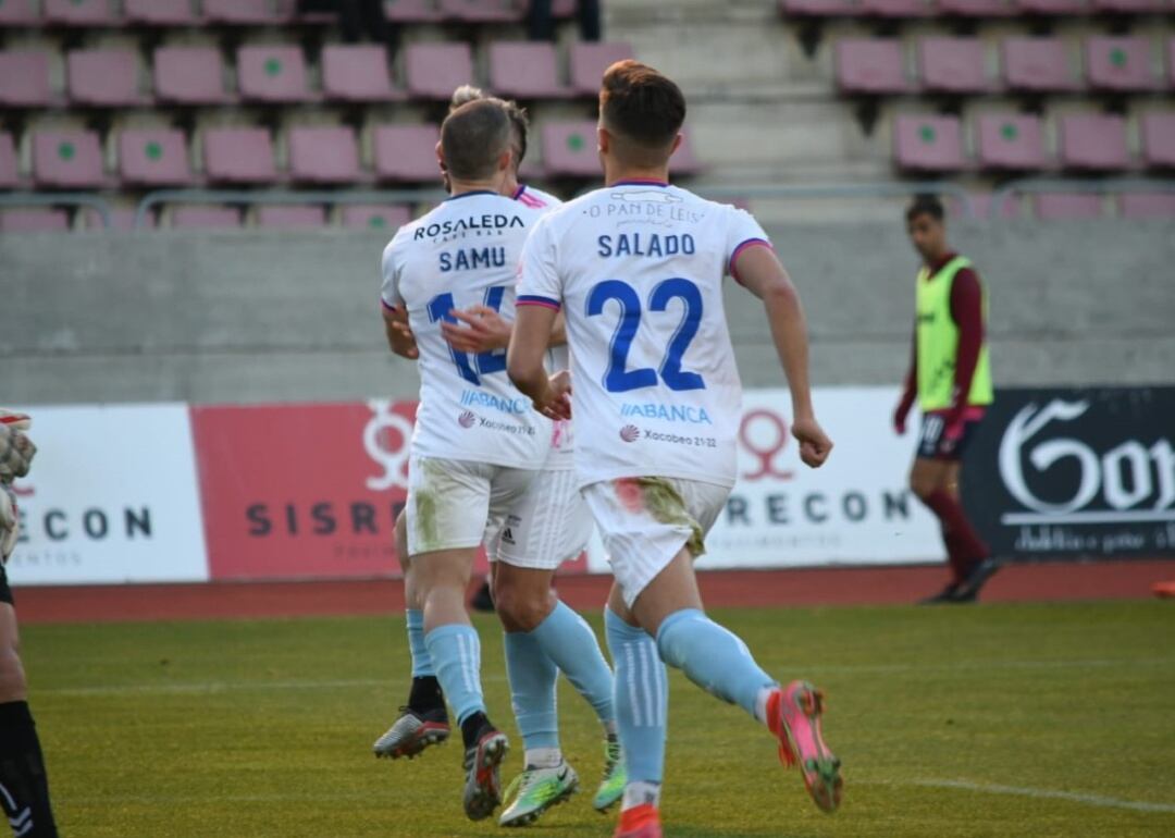 Los jugadores del Compos celebran el gol marcado por Samu y que valió el empate