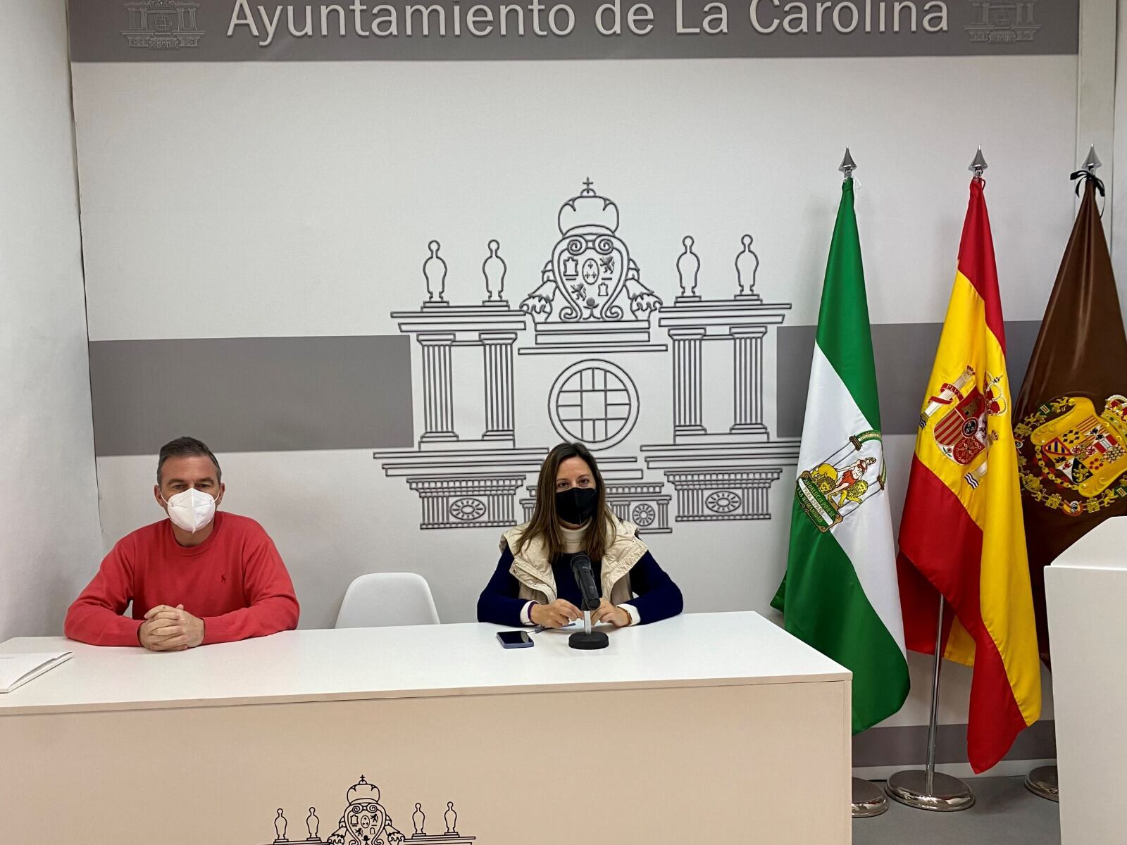 El concejal, Manuel Mondéjar y la alcaldesa de La Carolina, Yolanda Reche.