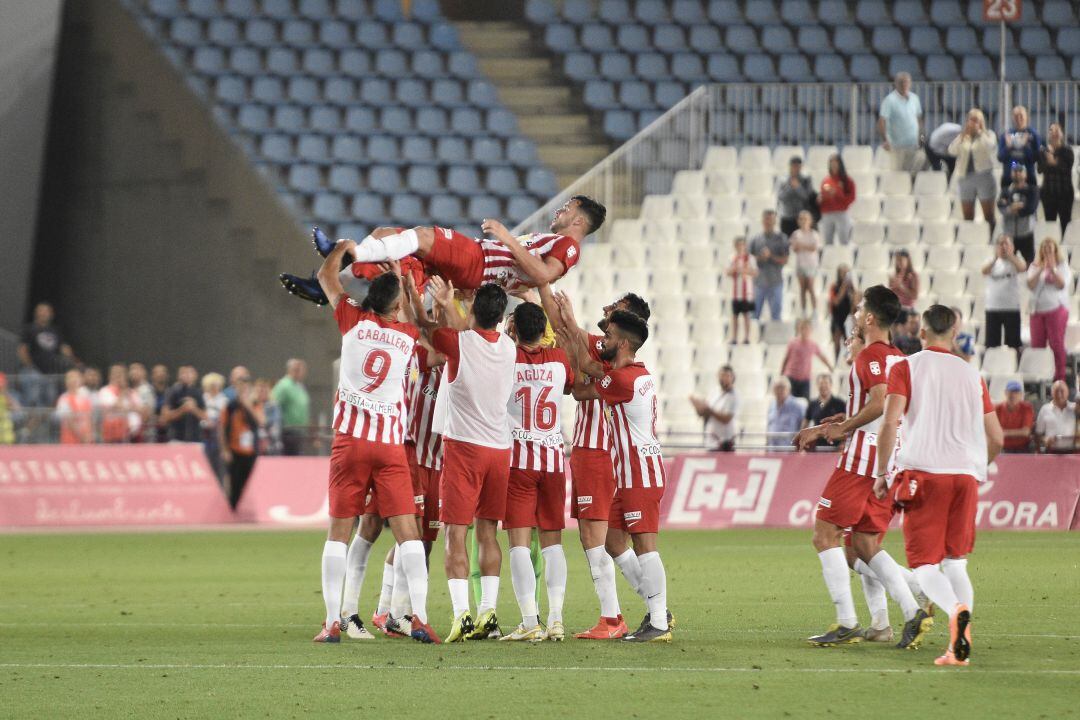 Manteando al Pichichi. 