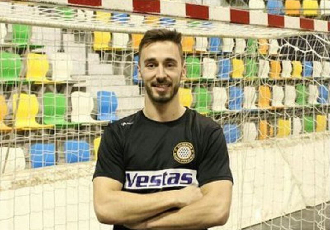 El extremo izquierdo con la camiseta del Vestas Alarcos Ciudad Real.