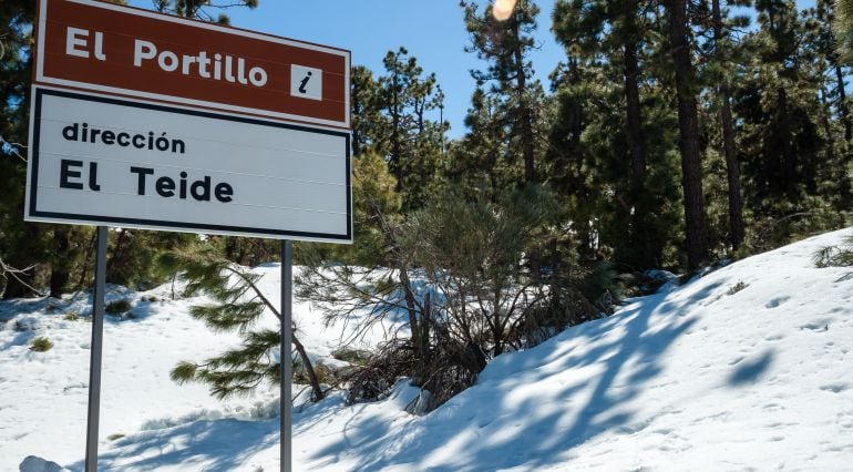 Acceso al Portilo, en El Teide