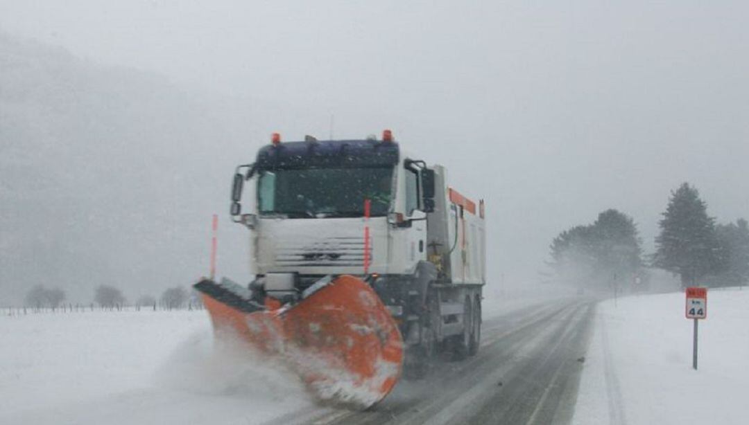 Movilizados 33 equipos quitanieves ante la previsión de nevadas