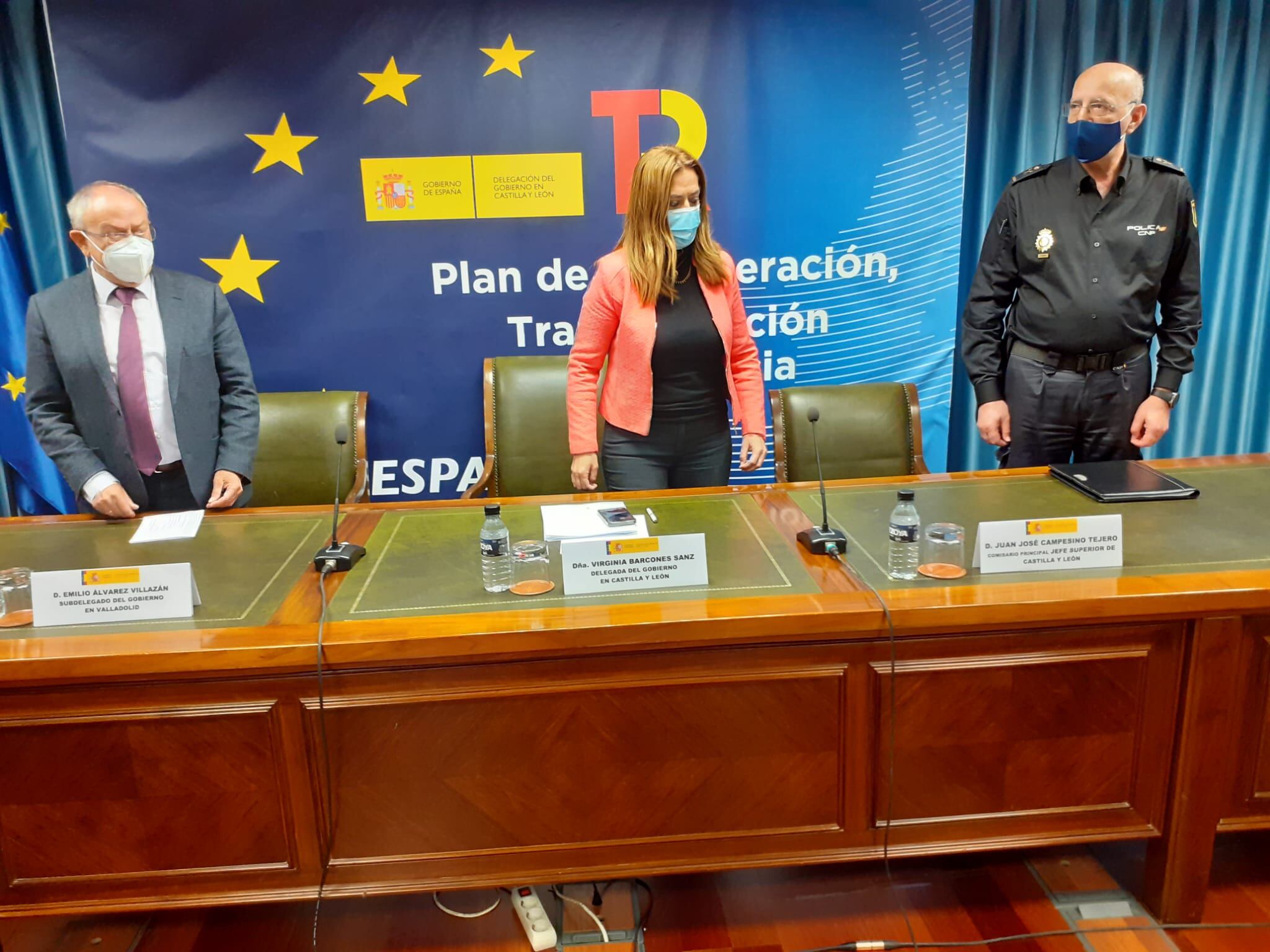 Un momento de la rueda de prensa con la delegada del Gobierno