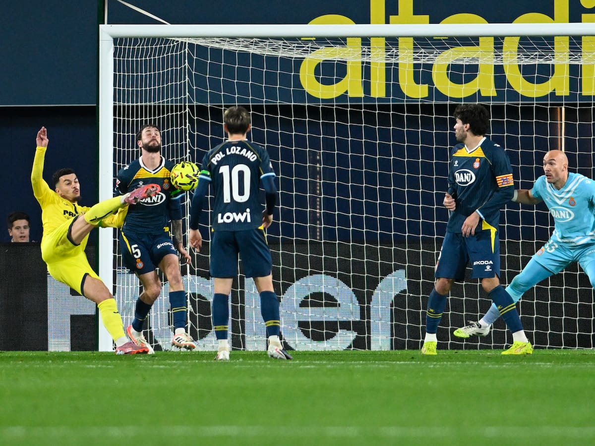 El Villarreal despierta y castiga a un Espanyol en caída libre (4-1)