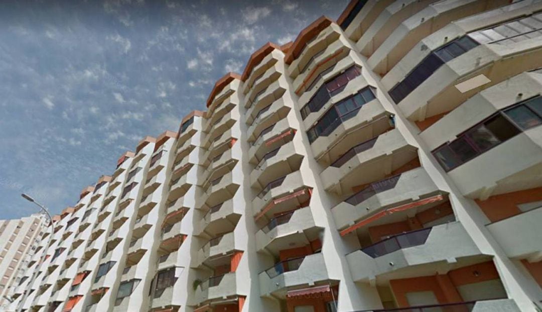 Bloque de apartamentos en la playa de Gandia