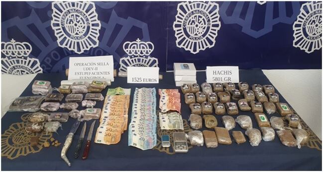 Droga y material intervenido en Fuengirola