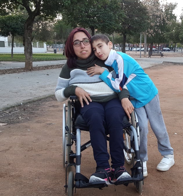 Eva Gilarte, con su hijo de 9 años.