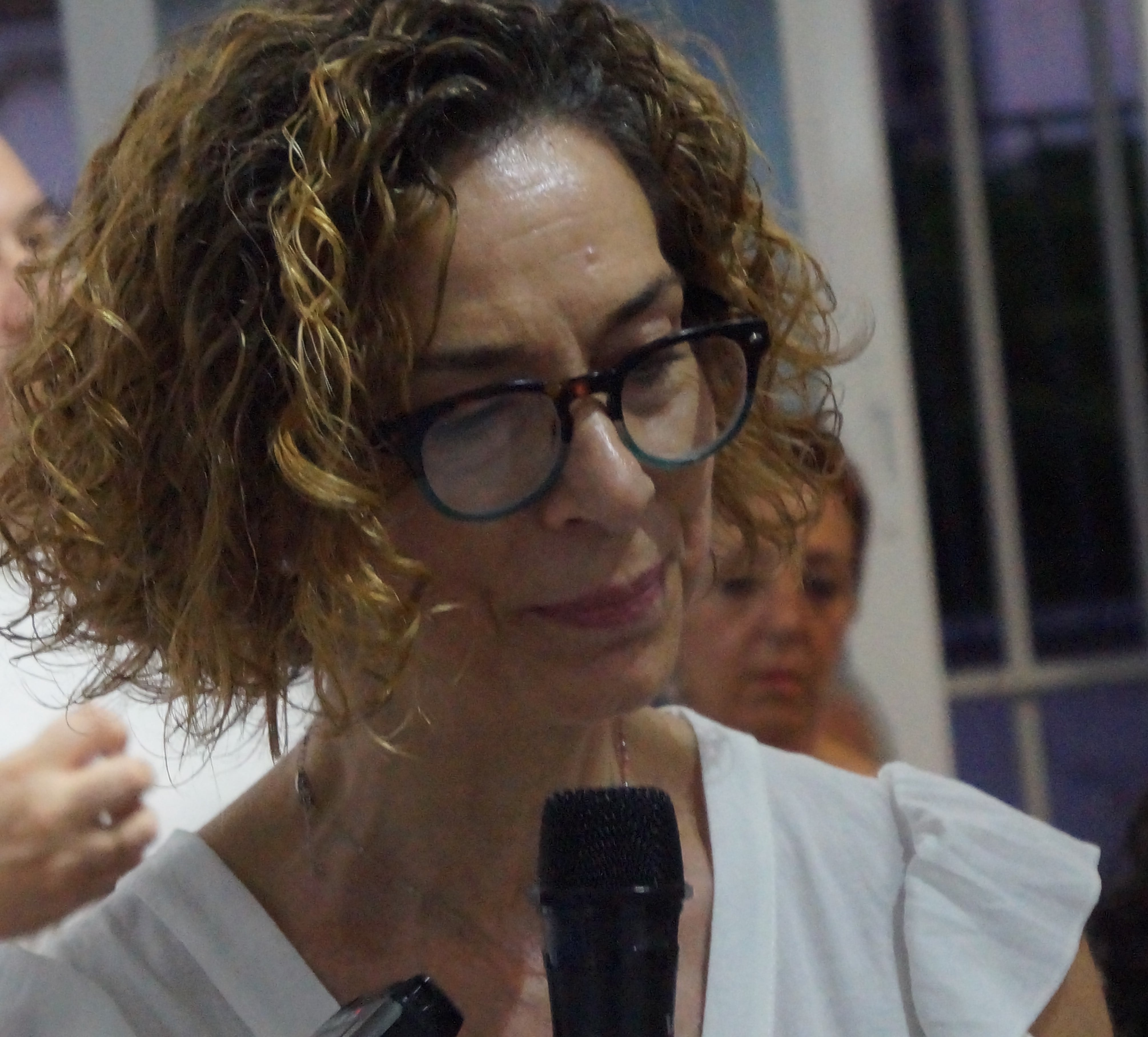 Momento de la lectura de Maribel Navarro