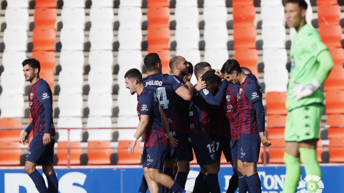 El Huesca cumple en Lugo y gana por fin lejos de El Alcoraz (1-2)