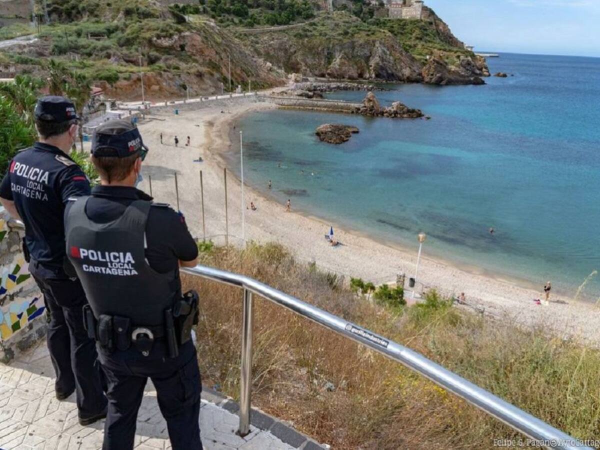 279 agentes municipales vigilarán este fin de semana las playas de Cartagena