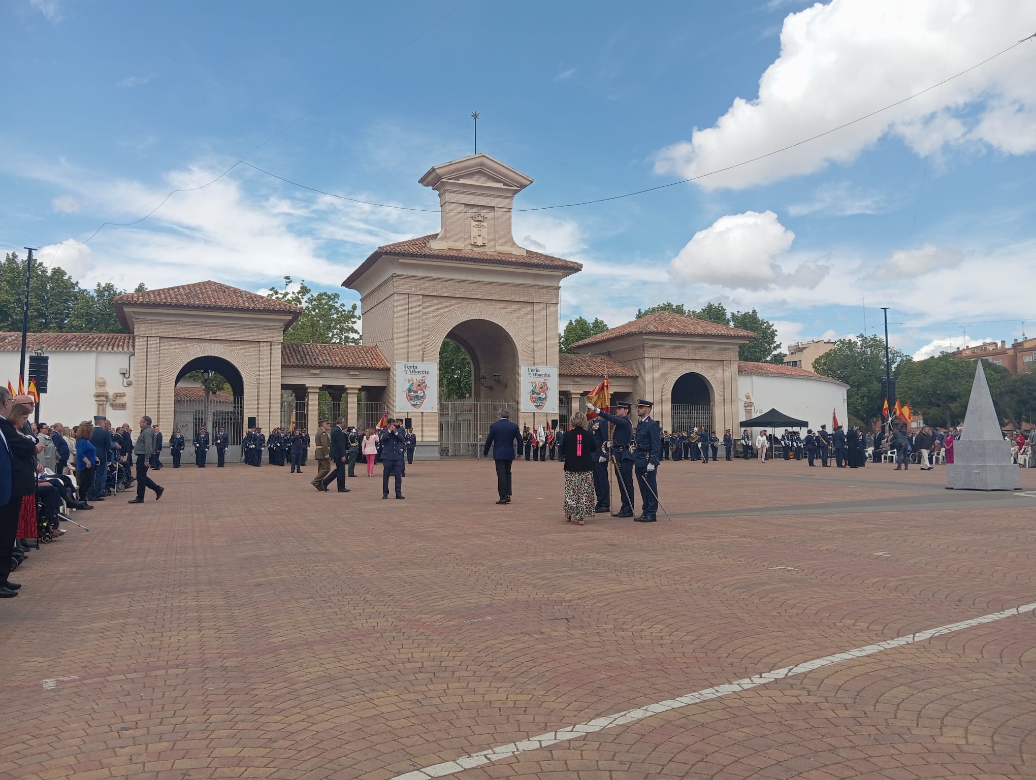 El acto se ha celebrado en la explanada de la Puerta de Hierros