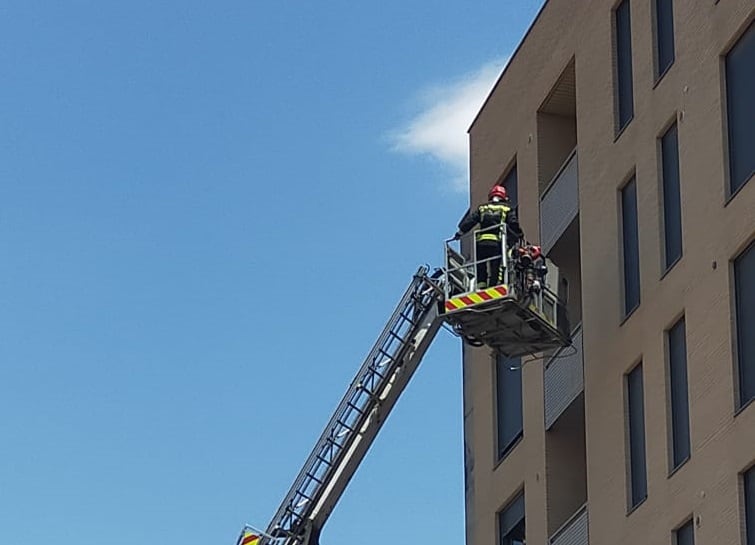 Los Bomberos de Aranda intervienen en el incendio de la vivienda