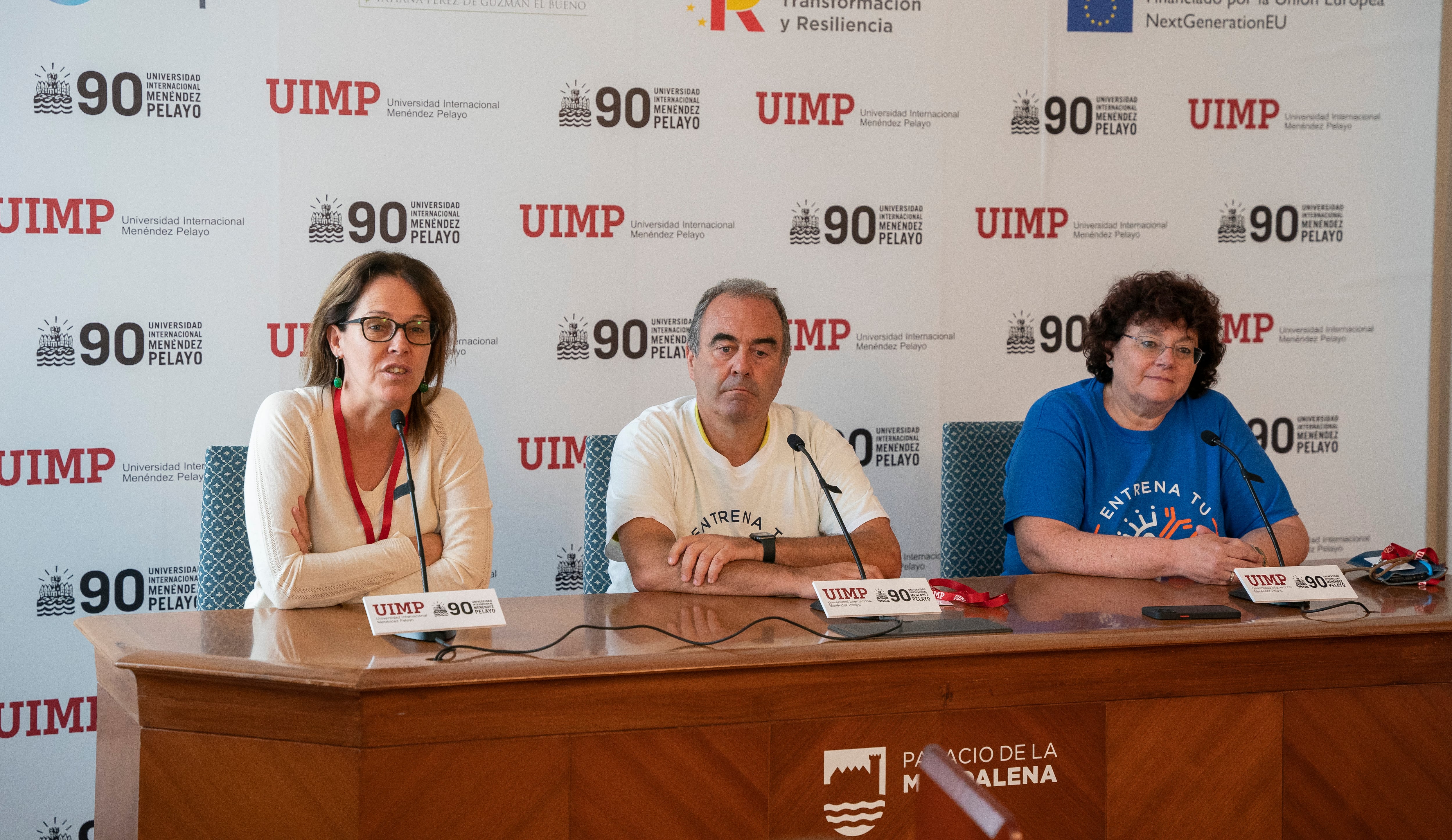 SANTANDER, 20/07/2022.- (De izq a der) La secretaria de la Sociedad Española de Inmunología (SEI), Carmen Cámara; el presidente de la SEI, Marcos López, y la catedrática de Inmunología de la Universidad de Vigo, África González, dan una rueda de prensa convocada este miércoles en el marco de la celebración de la &quot;V Escuela de Inmunología e Inmunoterapia en tiempos de pandemia&quot; en la Universidad Internacional Menéndez Pelayo en Santander. EFE/ Román G. Aguilera
