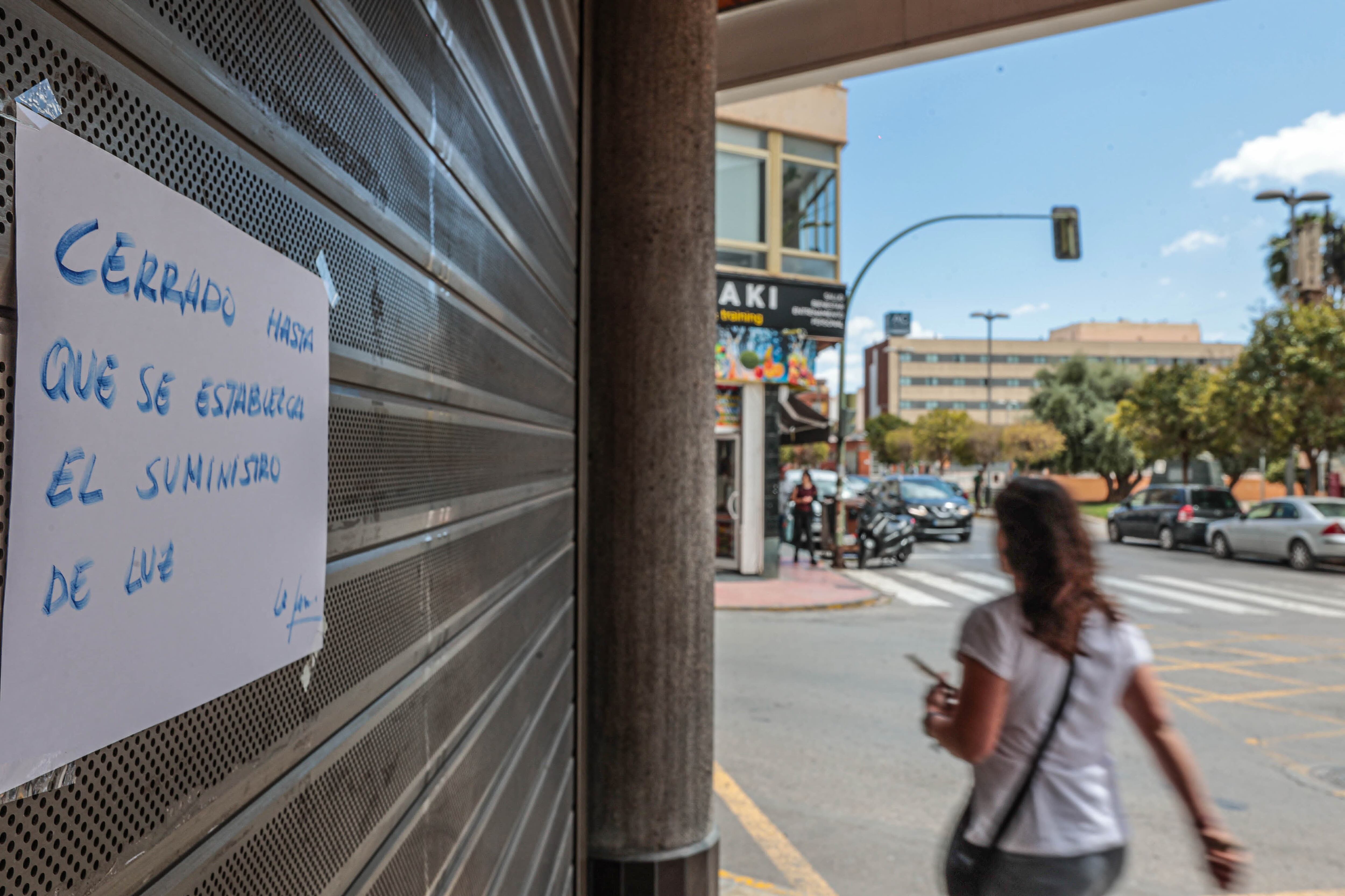 La mayor parte de comercios de Elda optaron por no llevar a cabo su actividad en la tarde de este lunes