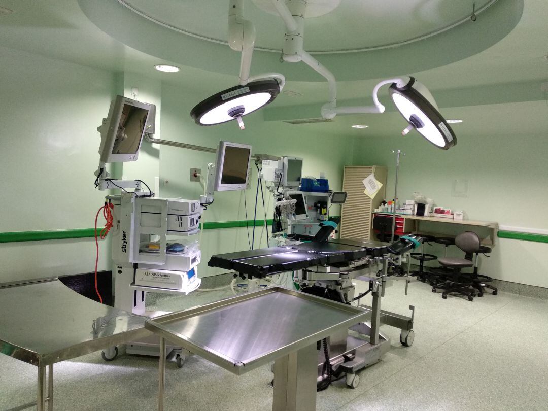 Imagen de uno de los quirófanos del Hospital de los Santos Reyes tras las mejoras que se llevaron a cabo este verano