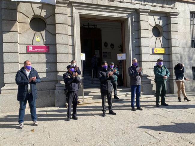 Este viernes se ha guardado un minuto de silencio a las puertas de la subdelegación del Gobierno