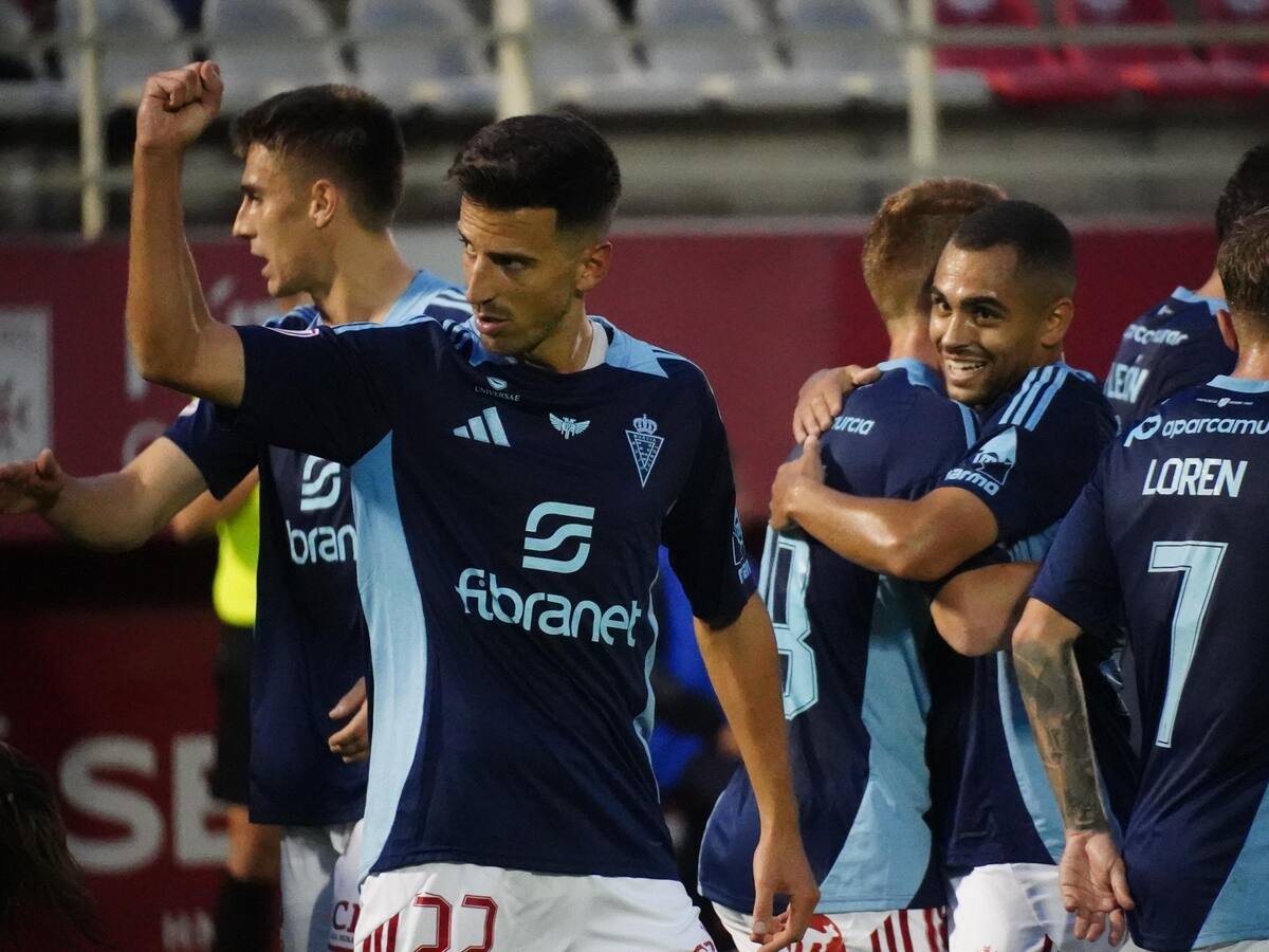 "El Real Murcia ha perdido solvencia y solidez, hay que revisar cosas en Navidad"