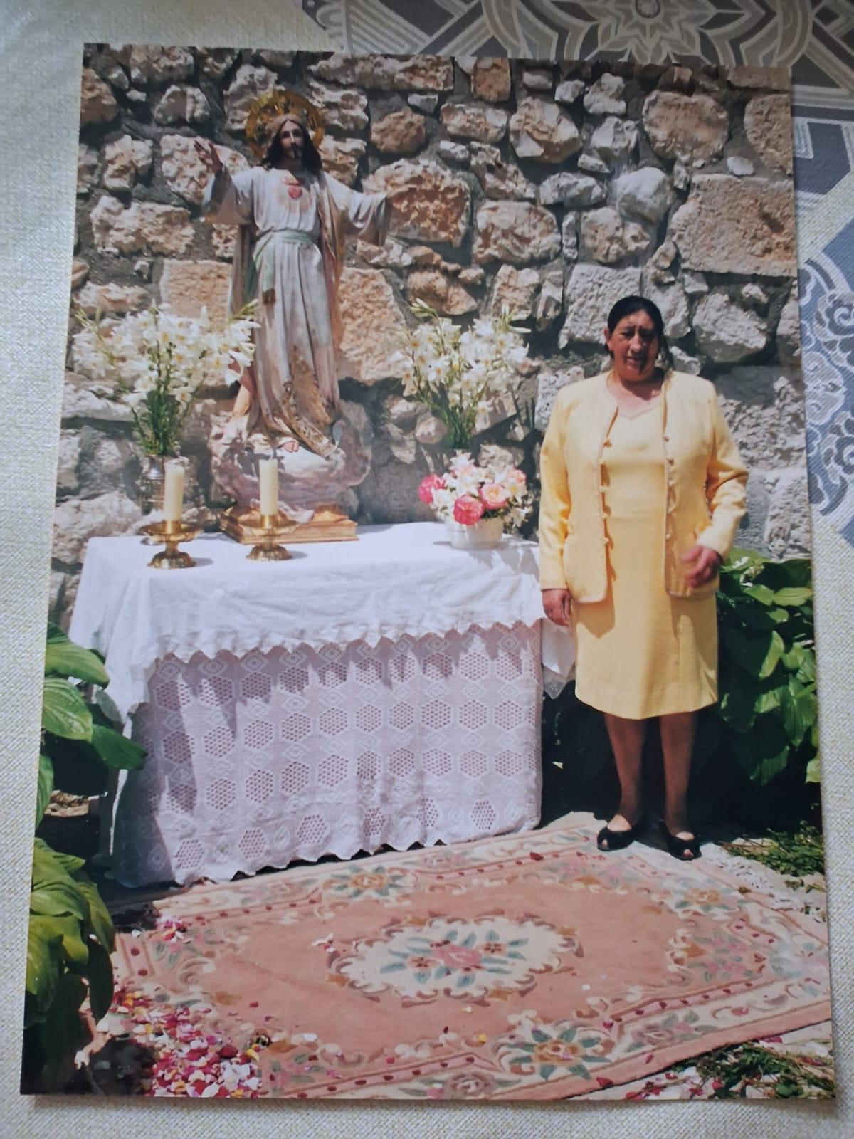 Con el altar que hace el Día del Corpus