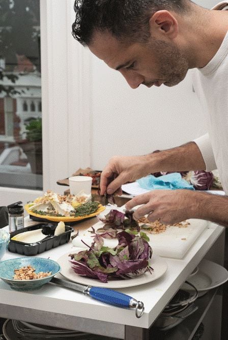 El cocinero Yotam Ottolenghi no es vegetariano pero sí practica ese tipo de cocina.