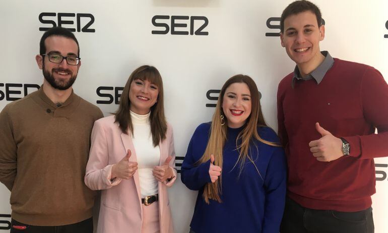 Estudiantes de periodismo participan en Hoy por hoy con motivo del Día Mundial de la Radio.