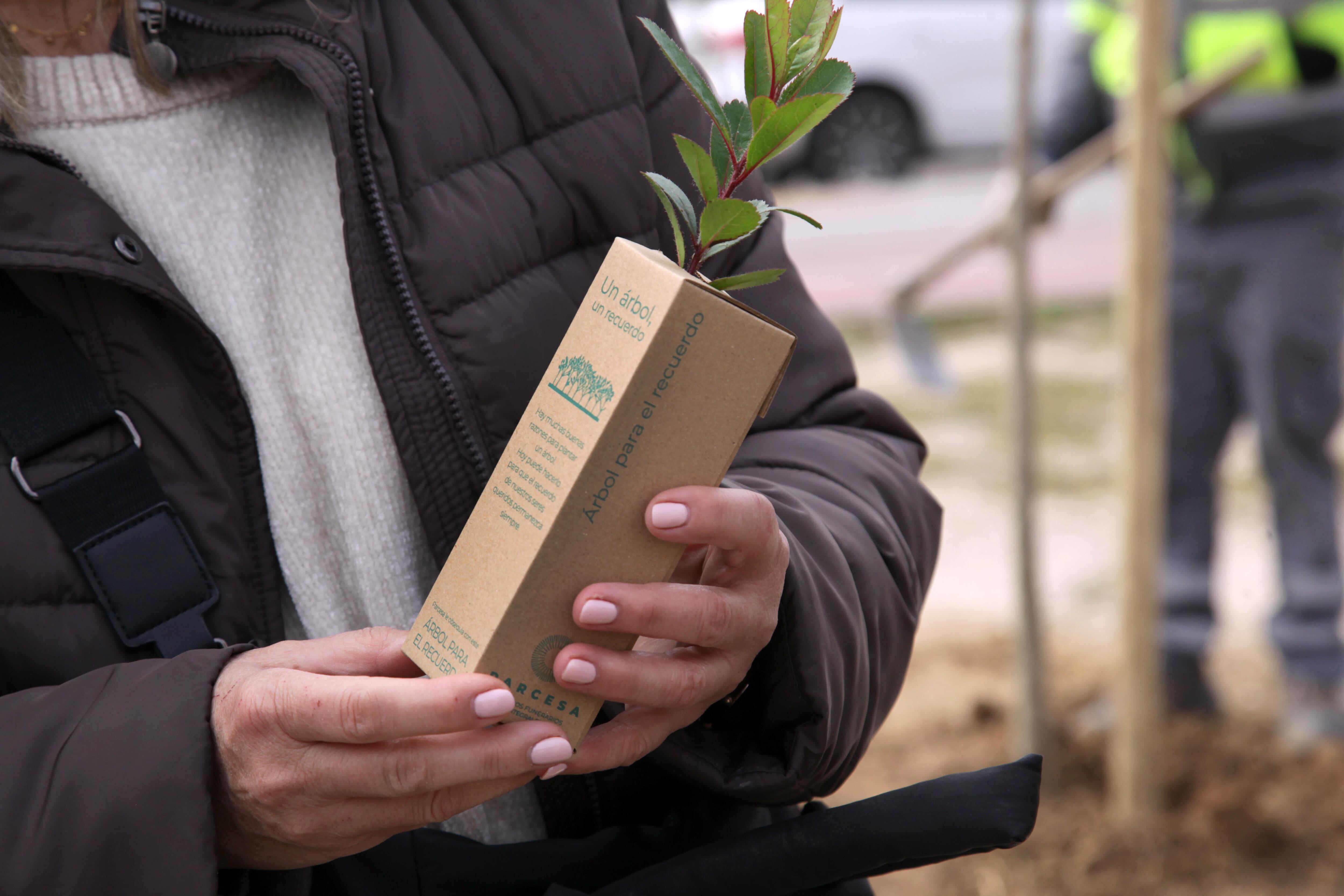 El proyecto busca fomentar la educación medioambiental relacionándola con la plantación de árboles y diferentes temáticas y participa el alumnado de secundaria, bachillerato, ciclos formativos y de la Universidad Popular Miguel Delibes