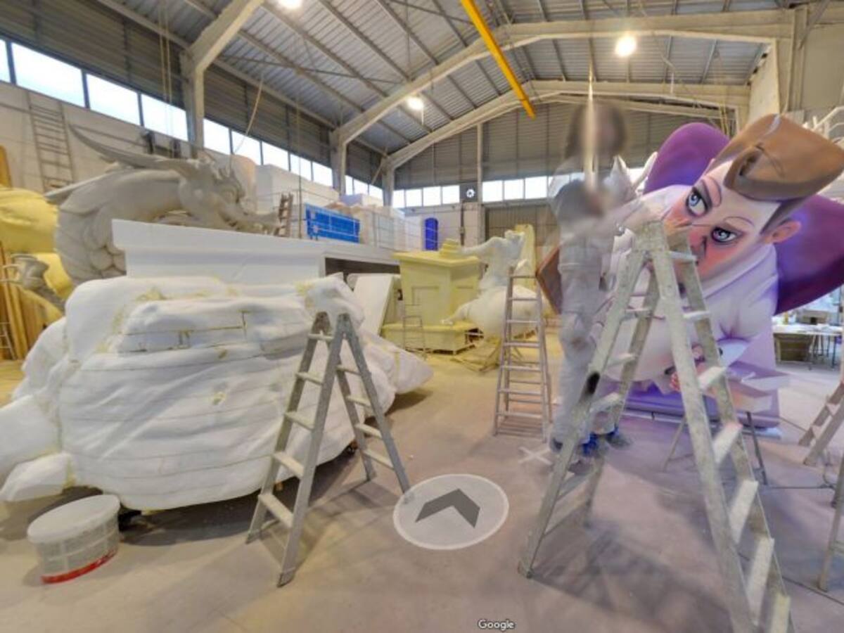 Google entra en un taller fallero