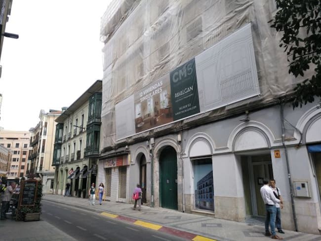 Facha del edificio en rehabilitación donde se ha descubierto la antigua mezquita