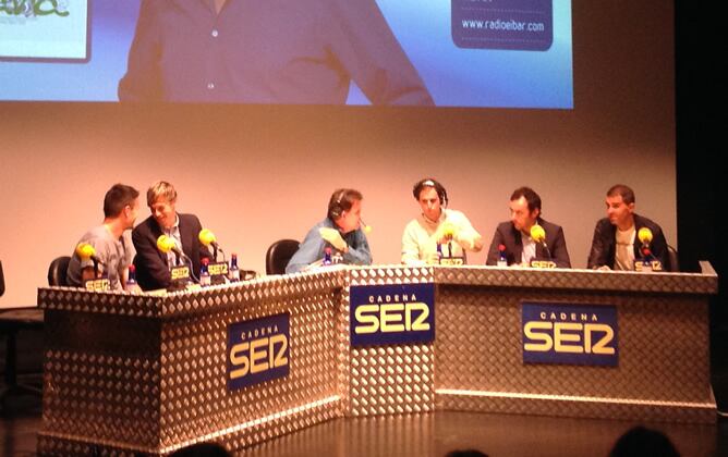 Los protagonistas de 'El Larguero' desde Eibar