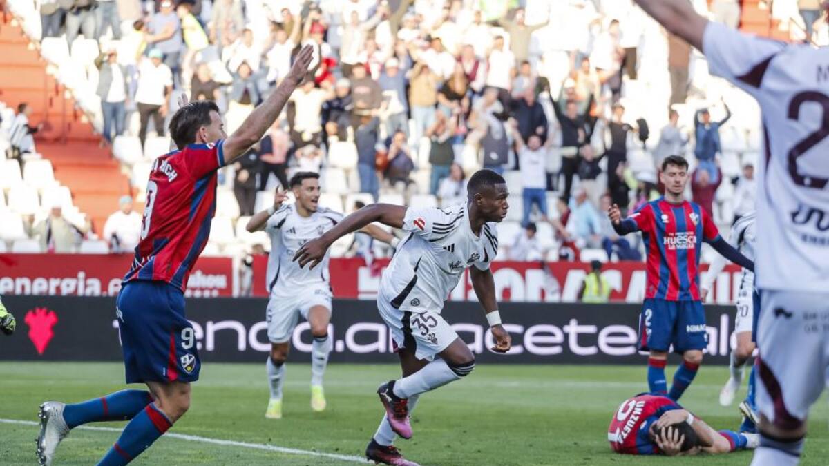 Cruel derrota de la SD Huesca 3-2 en Albacete en un añadido sin explicación