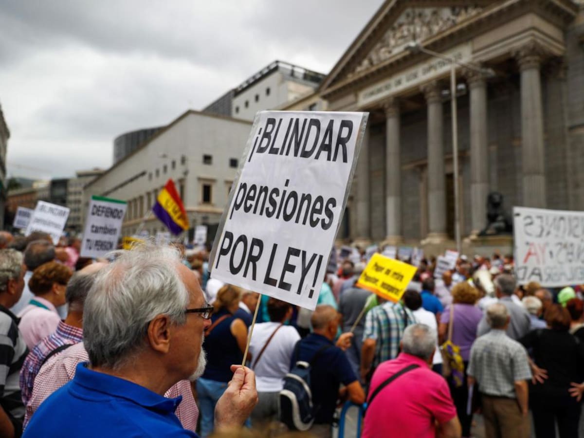 Luis Serichol: "Los pensionistas canarios están dejando de medicarse por no poder comprar fármacos"