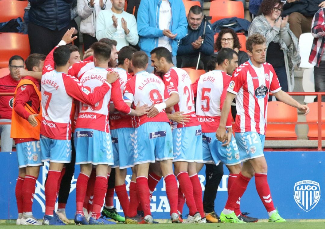 O CD Lugo na celebración do gol