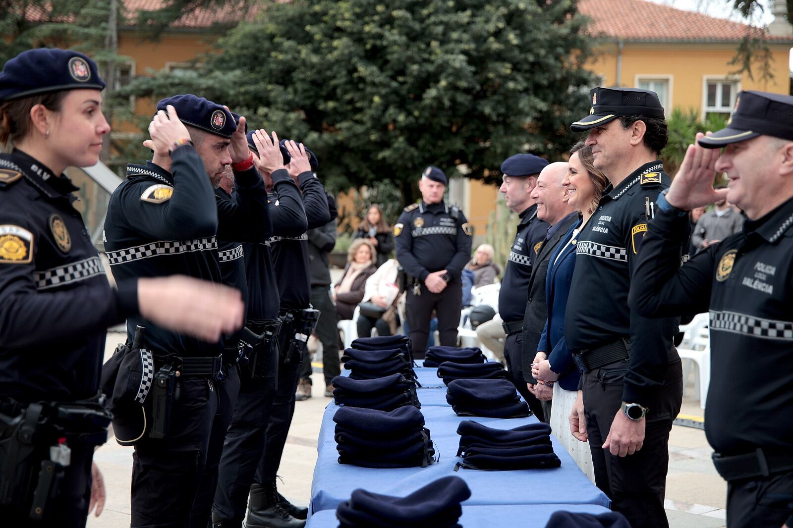 València presenta a los 63 nuevos agentes de la USAP, la unidad de la Policía Local para situaciones de "alta exigencia"