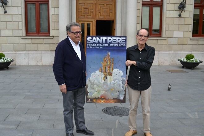 El regidor de cultura i el seu autor sostenen el cartell de Sant Pere 2014