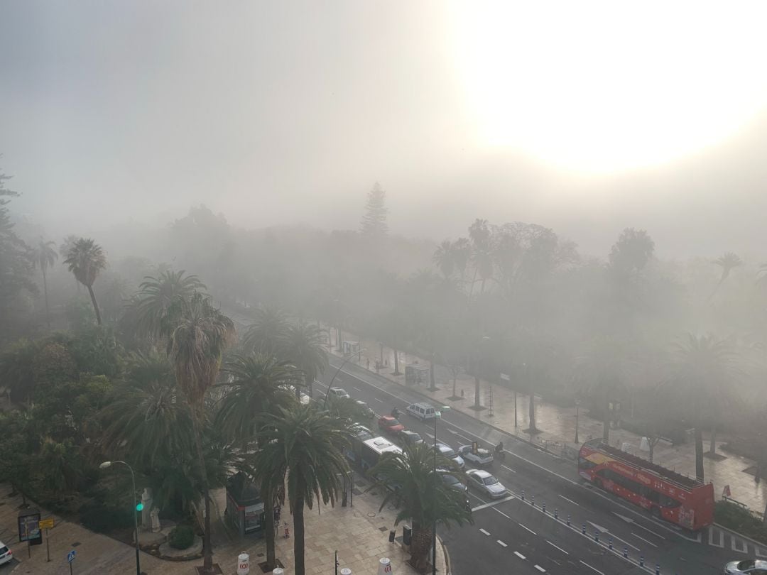 El taró ha cubierto Málaga capital durante las primeras horas de la mañana de este martes