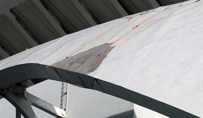 Vista de los desprendimientos en la cubierta del Palau de Les Arts