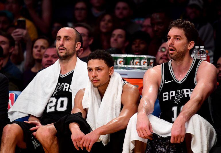 Manu Ginobili, Bryn Forbes y Pau Gasol #