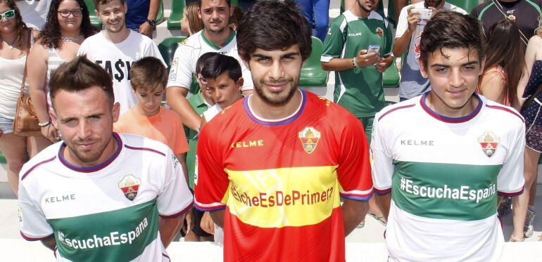 La presentación de la camisetas del Elche