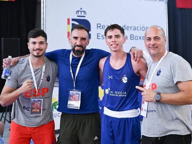 El joven boxeador almeriense cuenta con un equipazo para hacer carrera y llegar lejos en el ring.