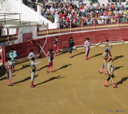 Plaza de toros de Cazorla en la feria de 2016. Paseillo de los toreros y sus cuadrillas antes de comenzar el festejo