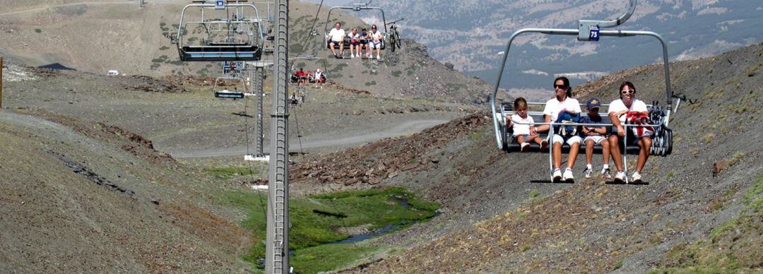 Infraestructuras de la estación funcionando en verano