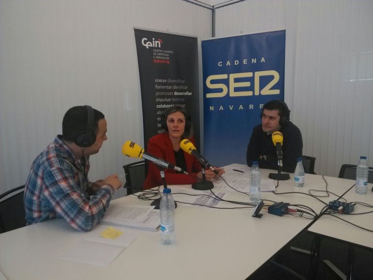 Jaime González, conductor del programa, Pilar Tellechea, CEIN, y José Félix García, director del Servicio de Reindustrialización,