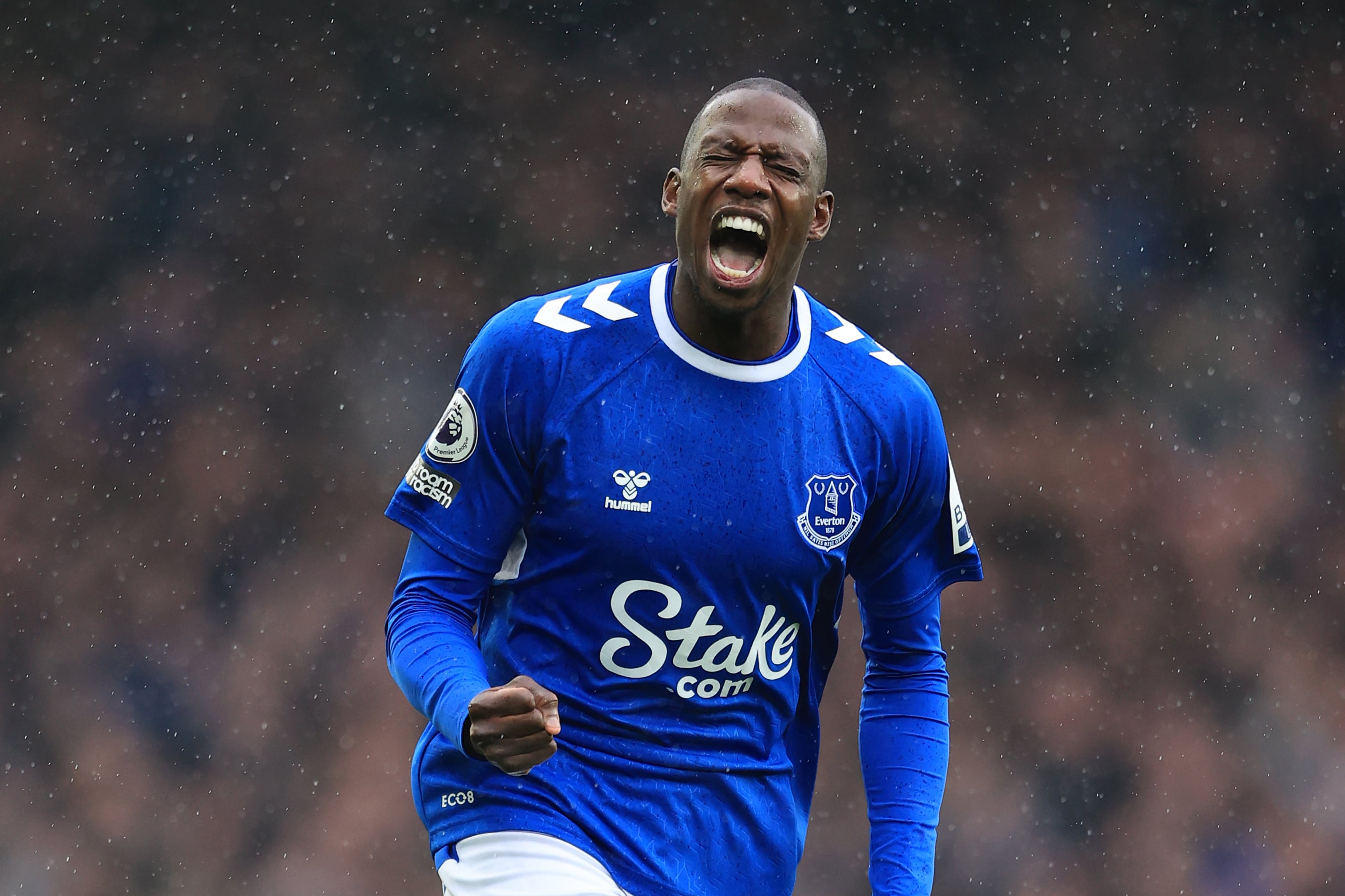 Doucouré celebra un gol con el Everton. 