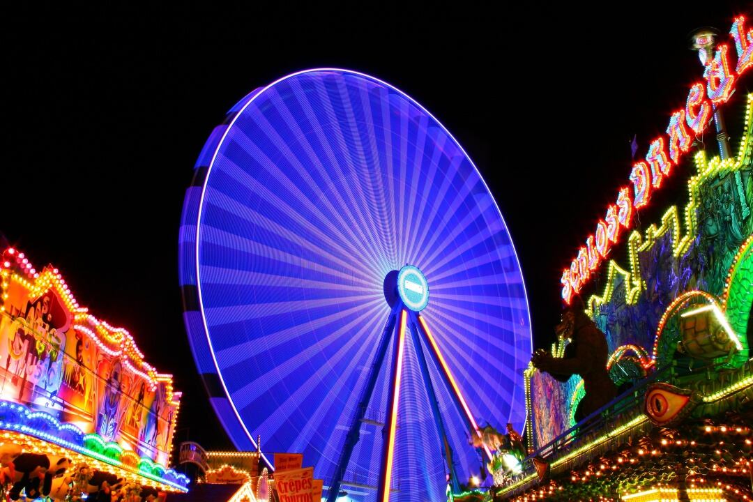 Atracciones durante una noche de feria. Archivo.