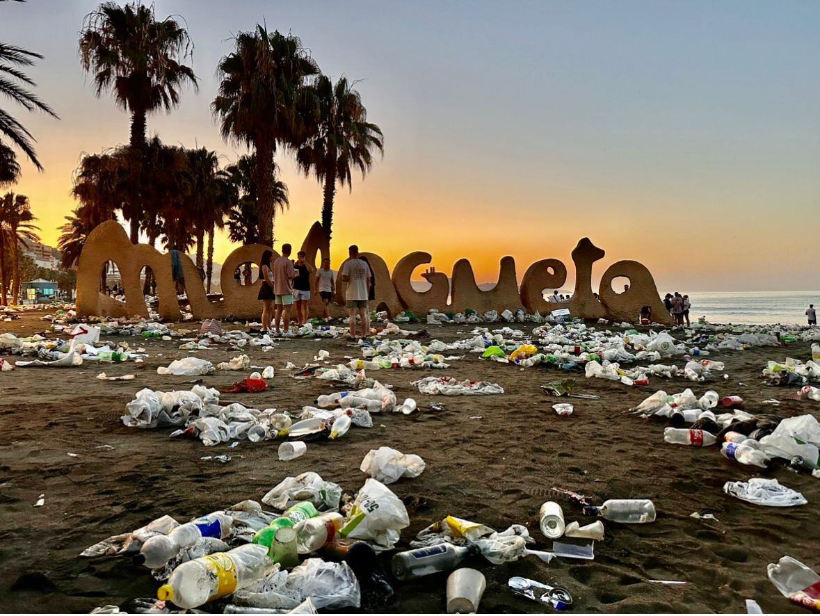 Playa de La Malagueta, este sábado 24 de junio, tras la Noche de San Juan