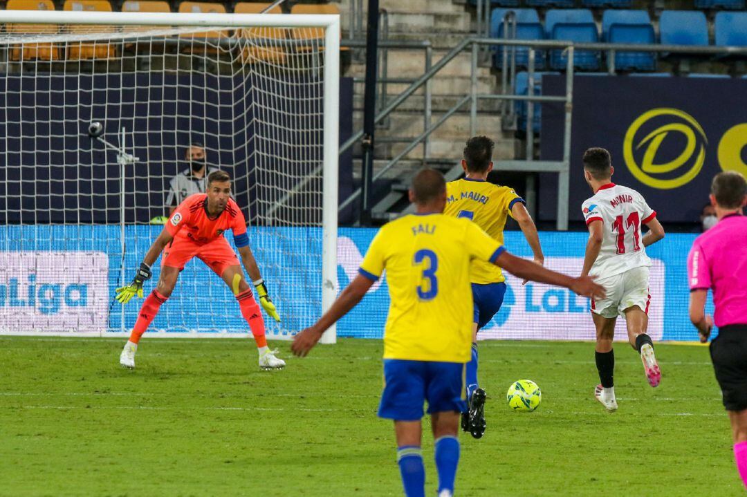 Cerverra en la acción ante Munir en el 1 a 2